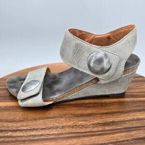 Taos Carousel Sandals Womens 8 39 Gray Leather Ankle Strap Wedge Adjustable